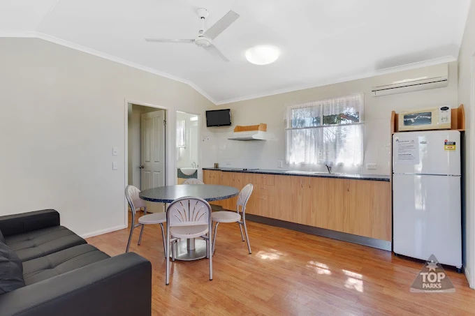 Two Bedroom Cabin - Image 4